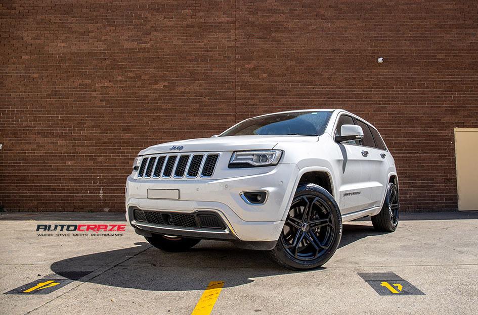 JEEP-GRAND-CHEROKEE-REVENGE-MATTE-BLACK